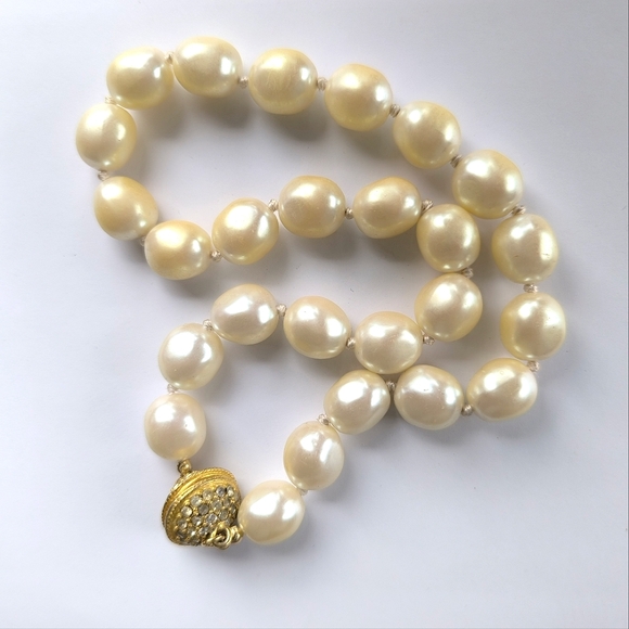 Classic Large Cream Pearl Choker Necklace - Picture 1 of 13